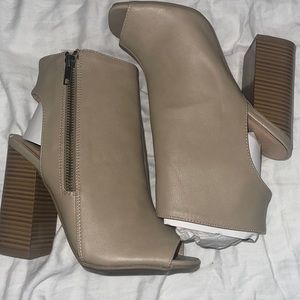 Open toe shoes